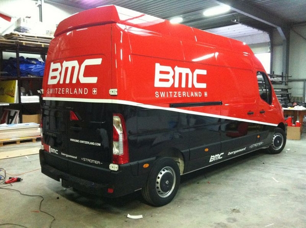 BMC bus carwrap